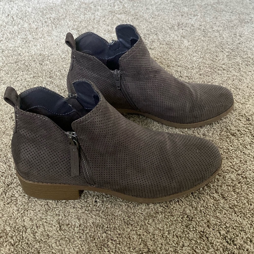 Women’s Universal Thread Low Boots
